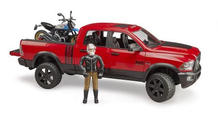 BRUDER 02502 (2502) Terénní auto RAM, motocykl Scrambler Ducati Desert, figurka