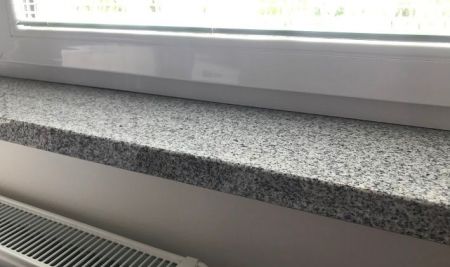 Okenní parapet ze žuly - SVĚTLE ŠEDÝ 1500x250 hranatý