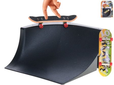 Skateboard 9,5cm kov s rampou na kartě