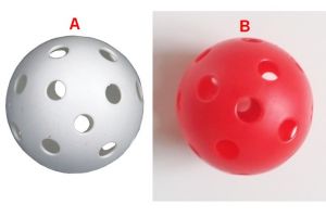 Floorbal míček plast průměr 7cm 2 druhy