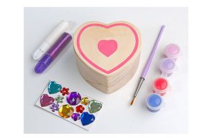 Melissa & Doug - Dřevěná krabička k vymalování - Srdce
