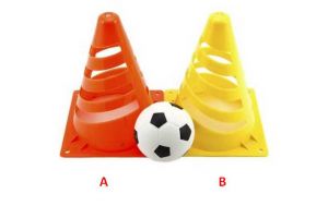 Kužel 4ks s míčkem plast 20cm