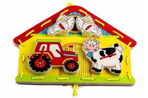 Dřevěná provlékačka Farma 29x22cm