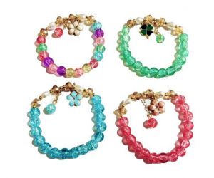 Korálkový náramek s květinou