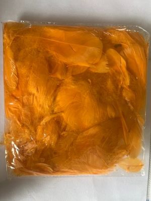 Peří barevné 10g světle oranžové